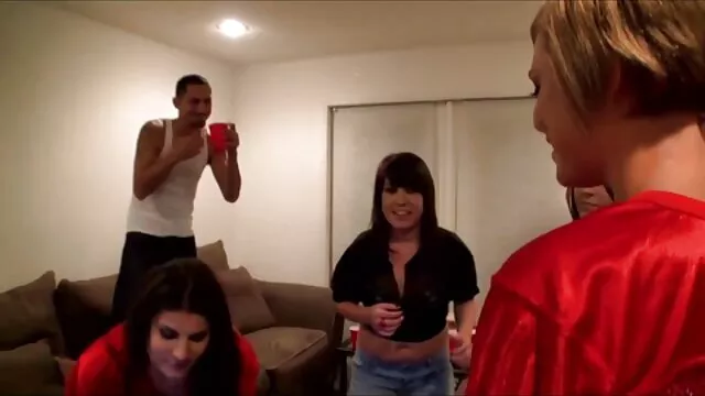 Kira királynő-fogás nevelőanyám a FullHD magyar szexfilmek 1080p