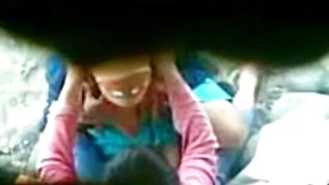 A titkárnőmnek nagy mellei vannak. porno magyar szöveggel