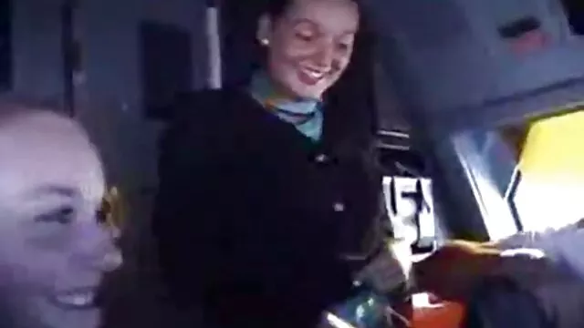 Gyönyörű magyar ökölszex latex 2. rész